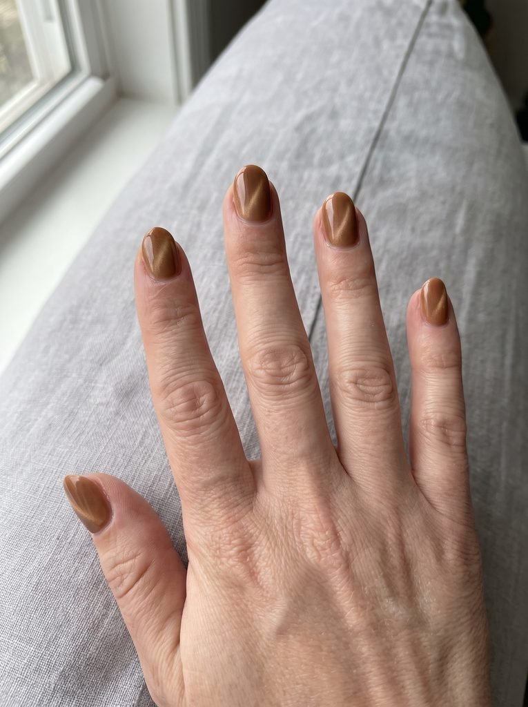 Caramel Cat Eye Short Nails