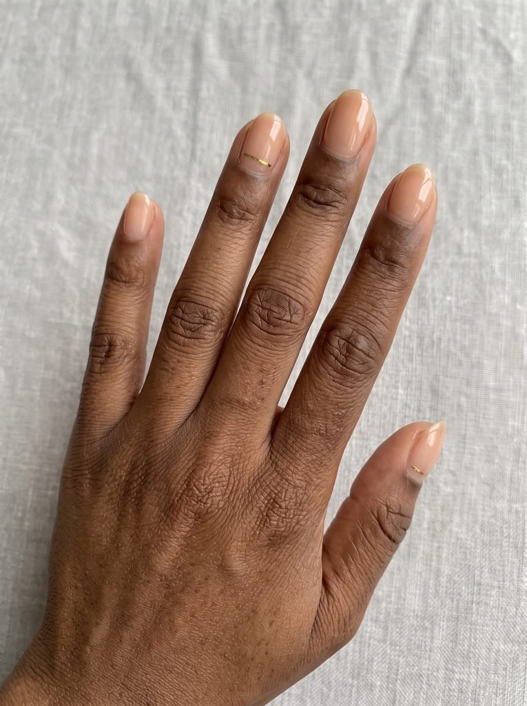 Minimal Gold Accent Natural Nails
