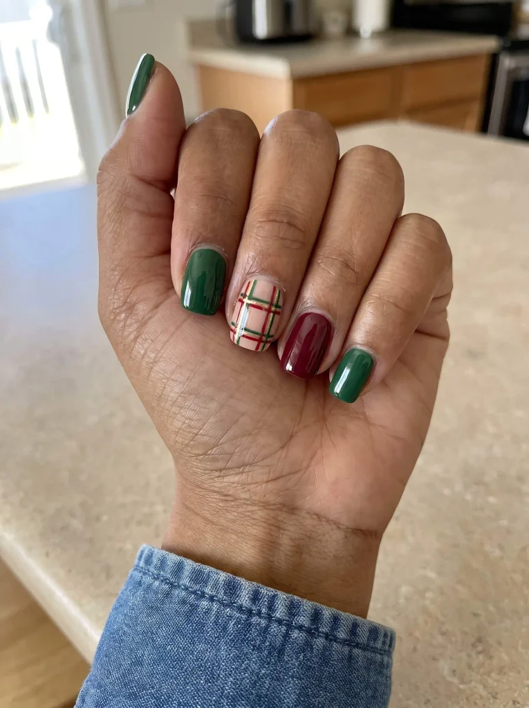 Plaid Christmas Nail Art