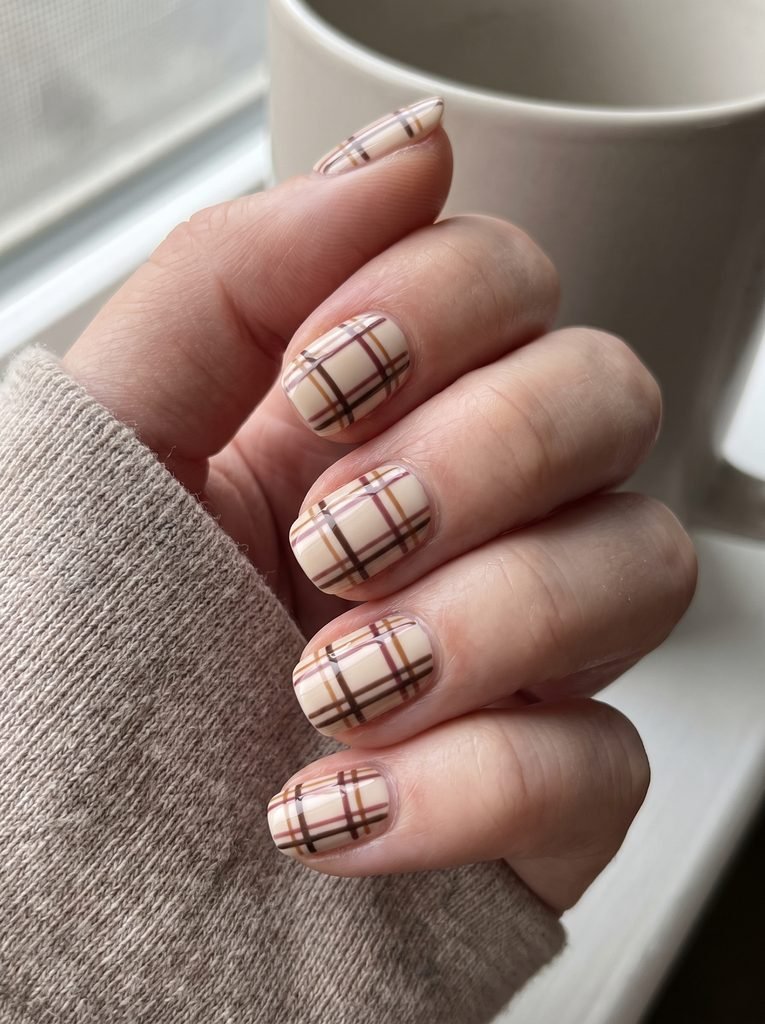 Short Plaid September Nails