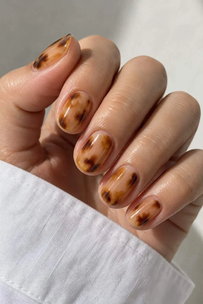 Summer tortoise shell nails