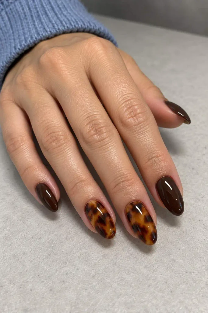 Tortoise shell accent nails