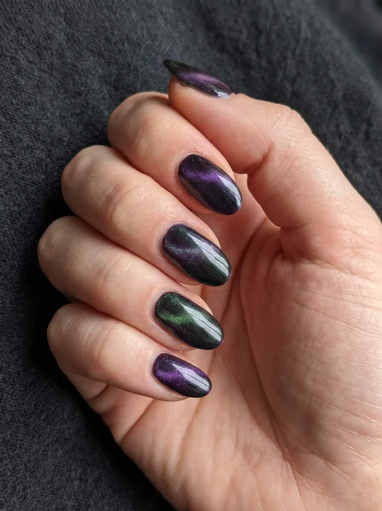 Witchy velvet cat eye nails