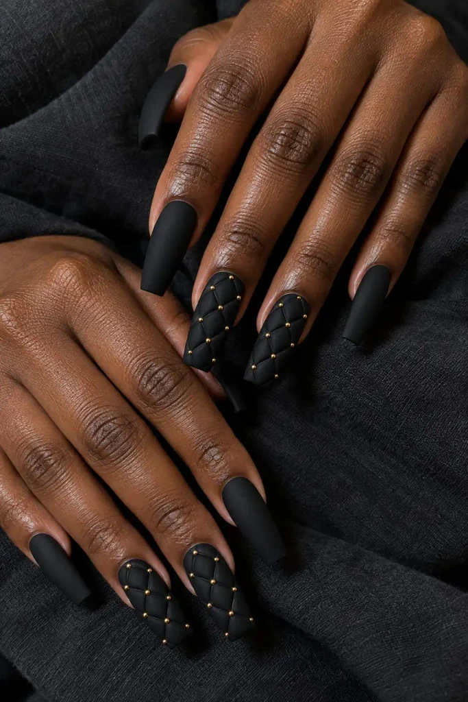 Black Gold Quilted Coffin Accent Nails