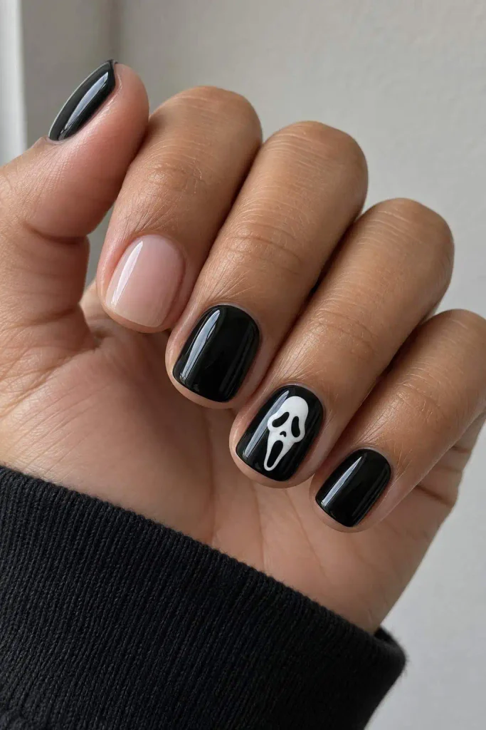 Short Ghostface Scream Accent Nails