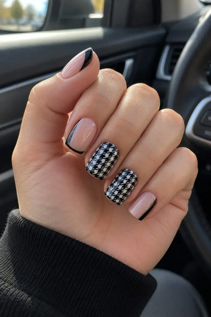Short Houndstooth Acrylic Nails